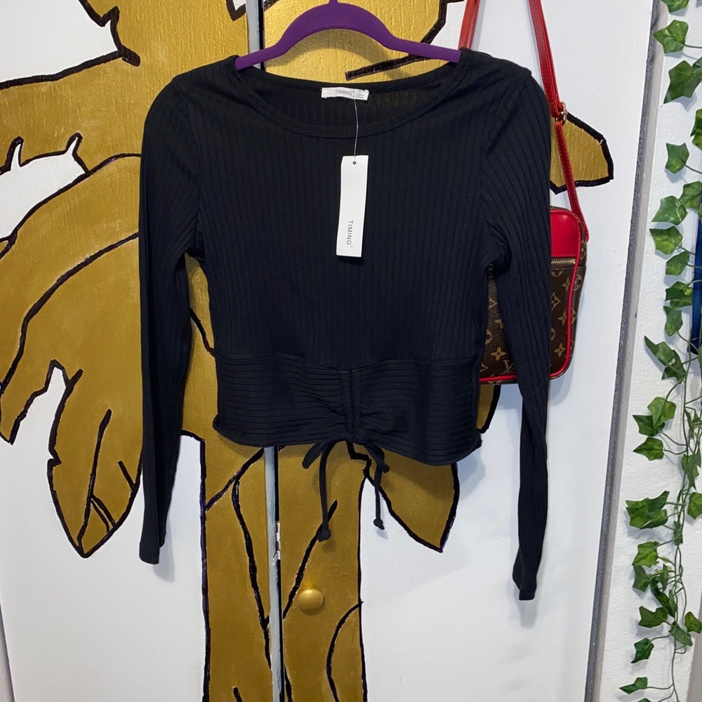 Black long sleeve crop top